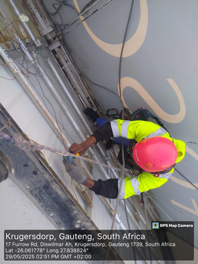 Signage Repair at Cradlestone Mall - 360 Rope Access