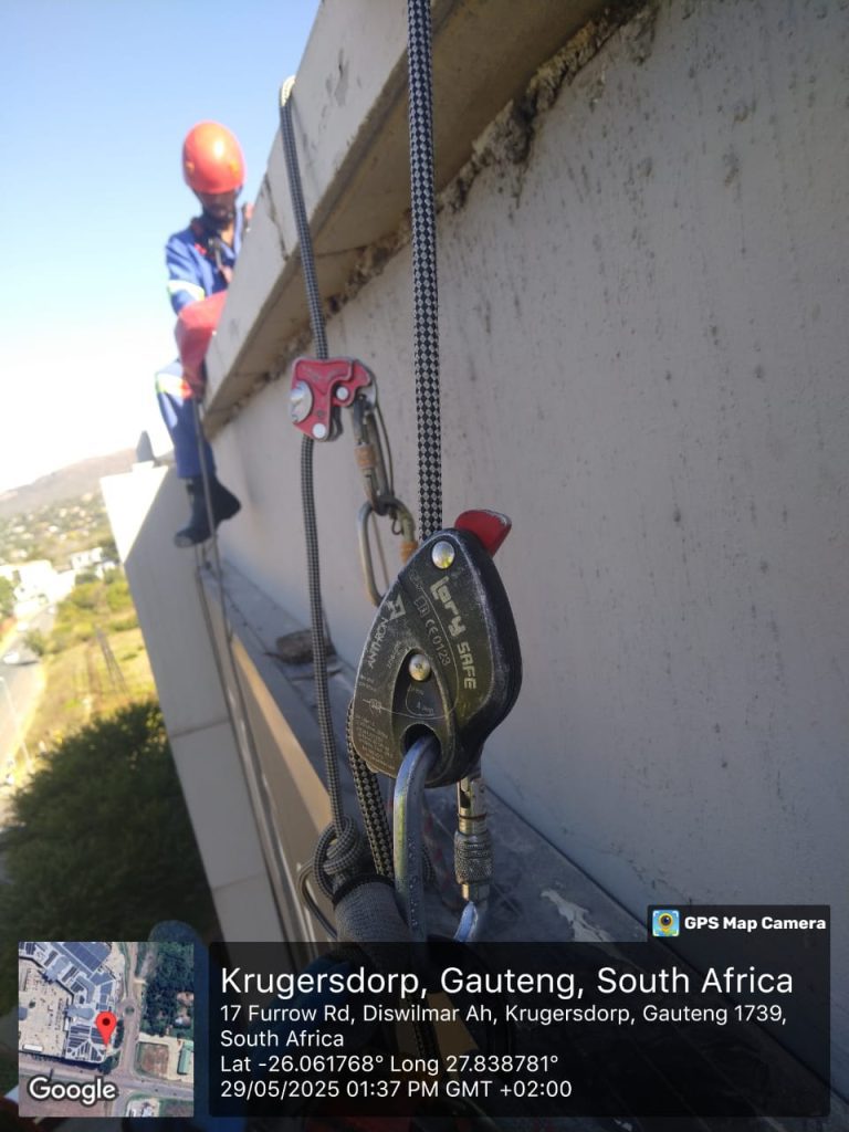 Signage Repair at Cradlestone Mall - 360 Rope Access