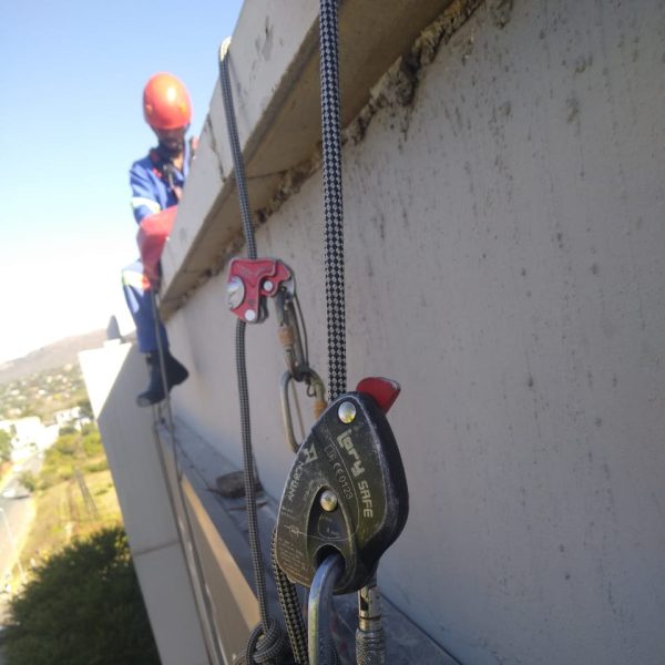 Signage Repair at Cradlestone Mall - 360 Rope Access
