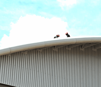 2-technicians-attached-to-lifeline-at-st-charles-college-lifeline-installation-pietermaritzburg-kzn-02.jpg
