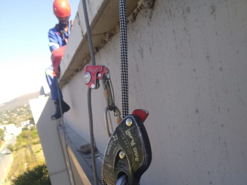 Signage Repair at Cradlestone Mall - 360 Rope Access